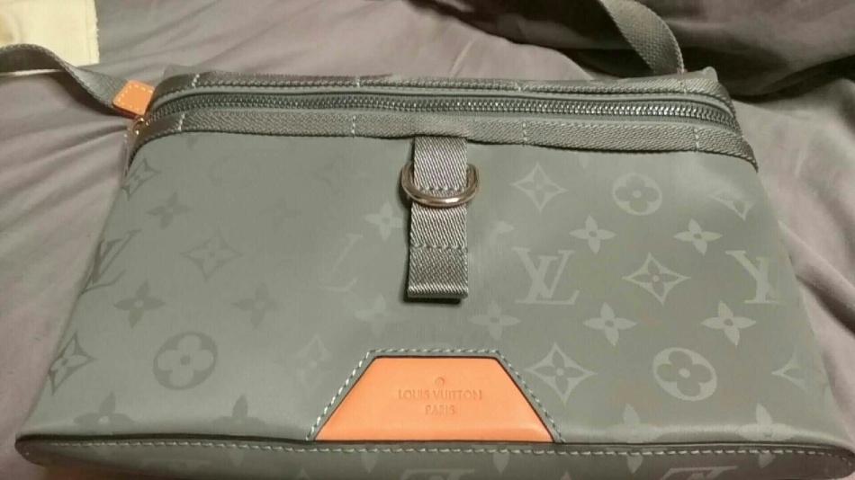 http://img1.superbuy.com/images/app/2019/03/20/6140566315530_2_3_7.jpg?x-oss-process=image/resize,w_950