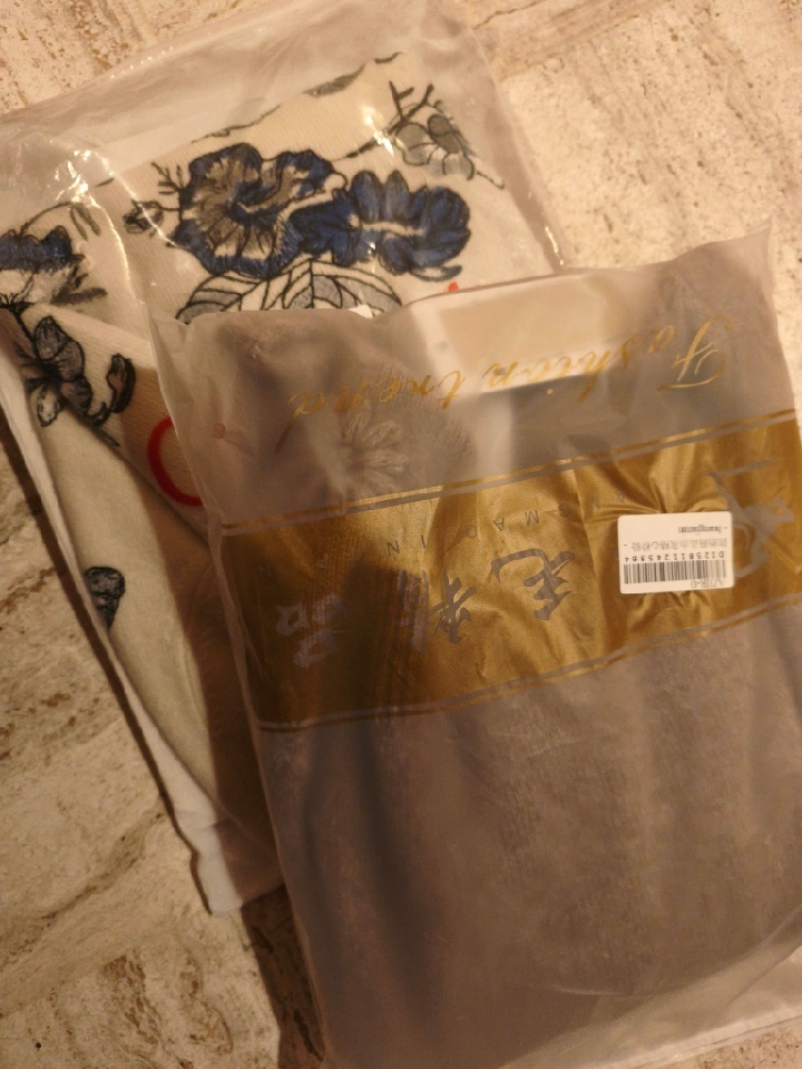 http://img1.superbuy.com/images/app/2025/12/16/0537342617659_0_0_3.jpg?x-oss-process=image/resize,w_950
