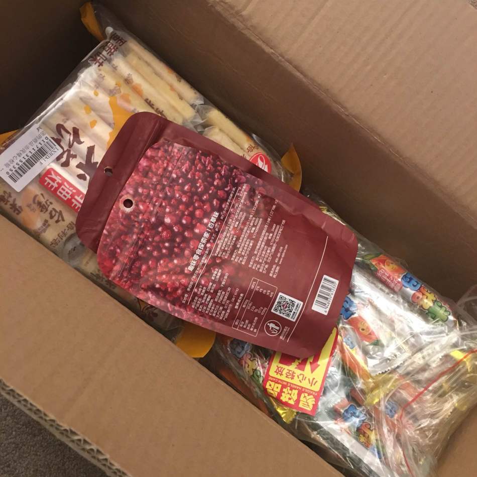 物流很快 好大一包零食 包装也很用心 开心!