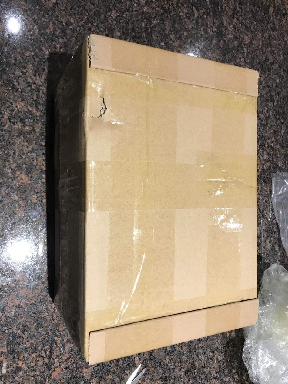 https://img1.superbuy.com/images/consult/2018/01/01/e7c9ea50c68fe2b70c3b8b1e915a7b6c.jpg?x-oss-process=image/resize,w_950