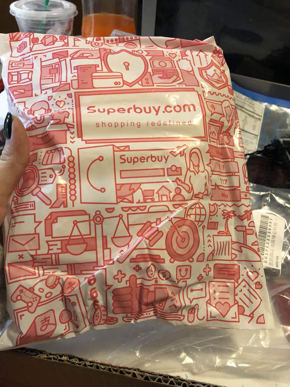 https://img1.superbuy.com/images/consult/2018/01/06/bc3884fa7136098b19a3d3bd5040aae3.jpg?x-oss-process=image/resize,w_950