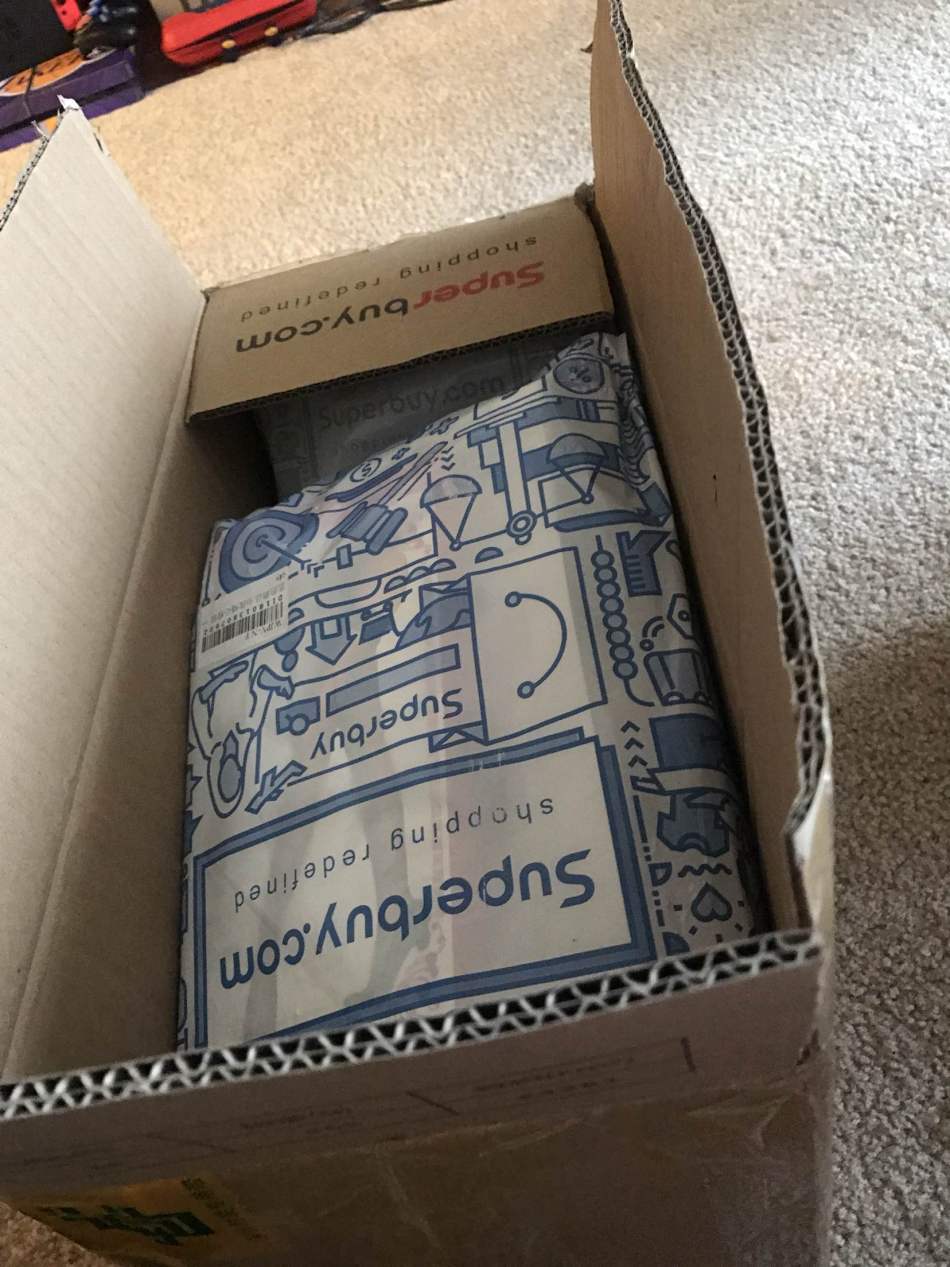 https://img1.superbuy.com/images/consult/2018/01/17/e0c85d047498bbe7e4b69eed9857777b.jpg?x-oss-process=image/resize,w_950