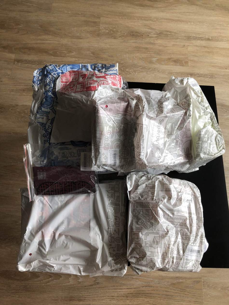 https://img1.superbuy.com/images/consult/2018/02/16/8f3ca1091ab88a3cd0f2bfd1a47d9cfe.jpg?x-oss-process=image/resize,w_950