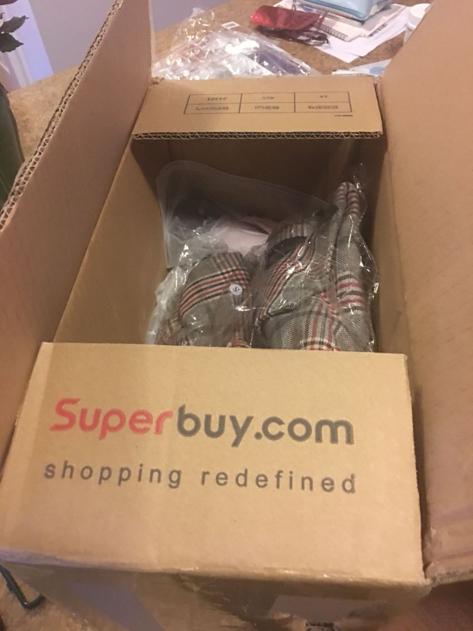 https://img1.superbuy.com/images/consult/2018/02/21/ab16dbee06bacfe0637dfd5bbd3495b4.jpg?x-oss-process=image/resize,w_950
