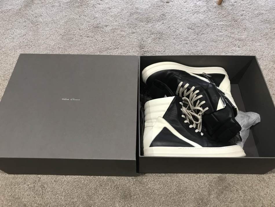 https://img1.superbuy.com/images/consult/2018/08/23/d283f0116e32c966e75b7b9de4cbde77.jpg?x-oss-process=image/resize,w_950