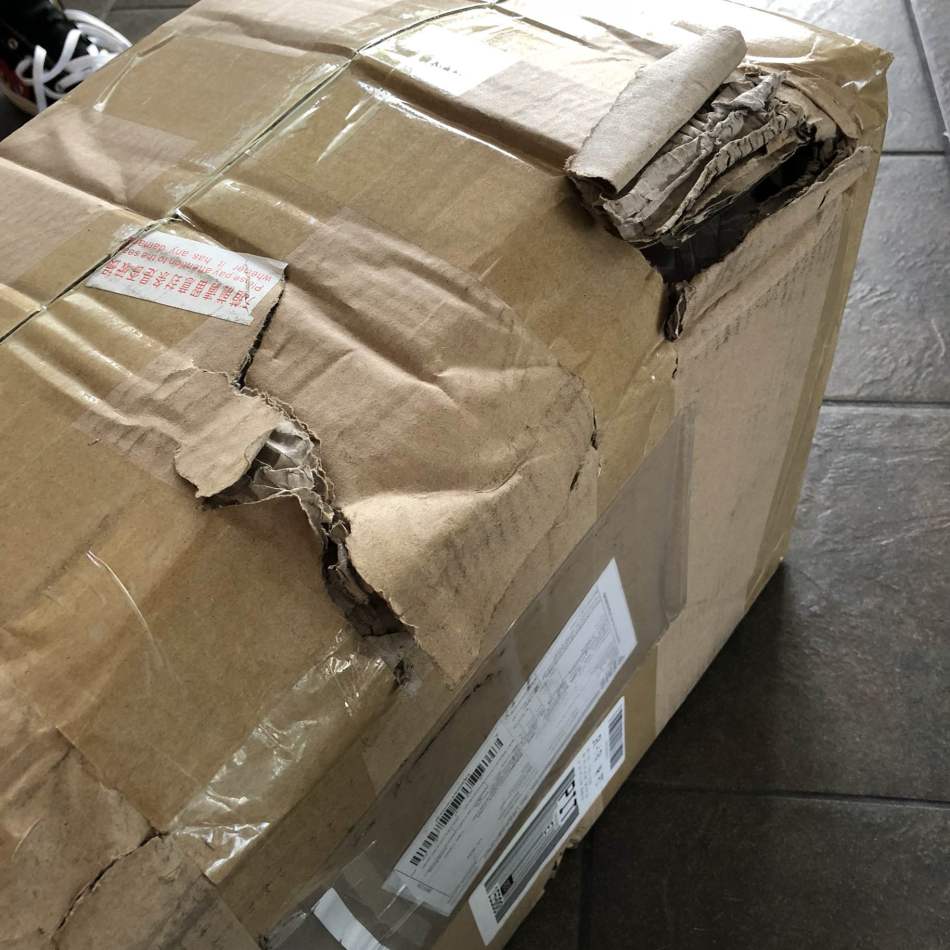 包装箱破损 - 晒单秀图 - superbuy社区 - superbuy bbs