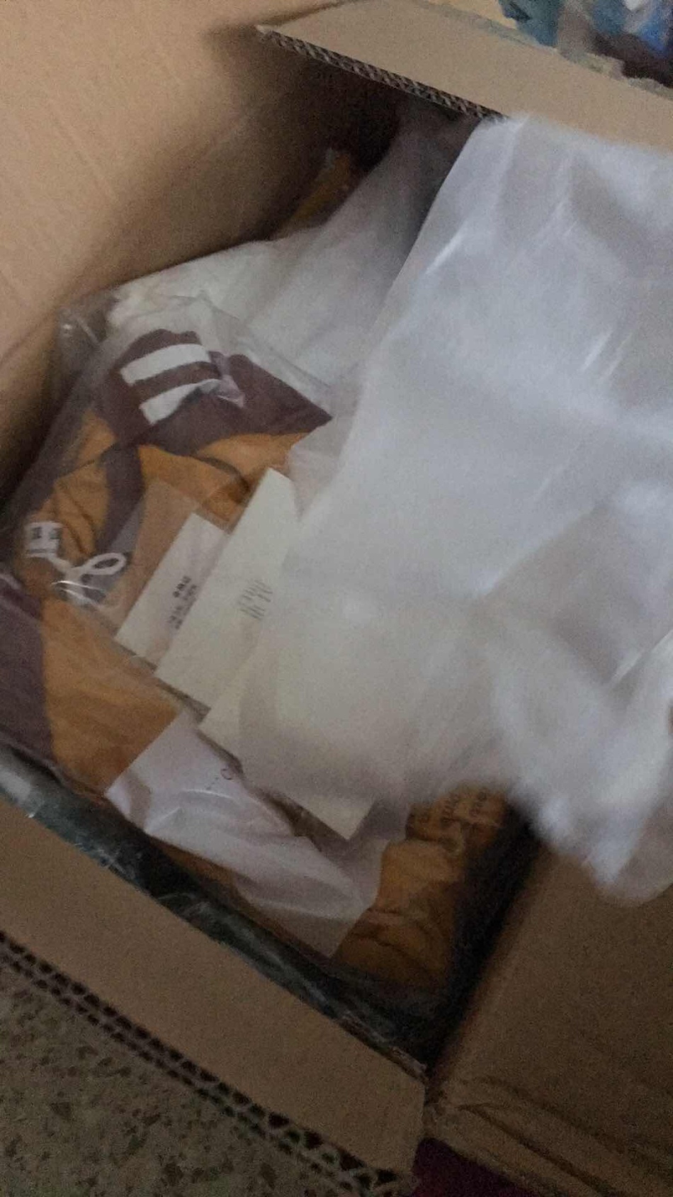 https://img1.superbuy.com/images/consult/2018/10/23/6fdd9a600540c9dfe00871358e04b48d.jpg?x-oss-process=image/resize,w_950