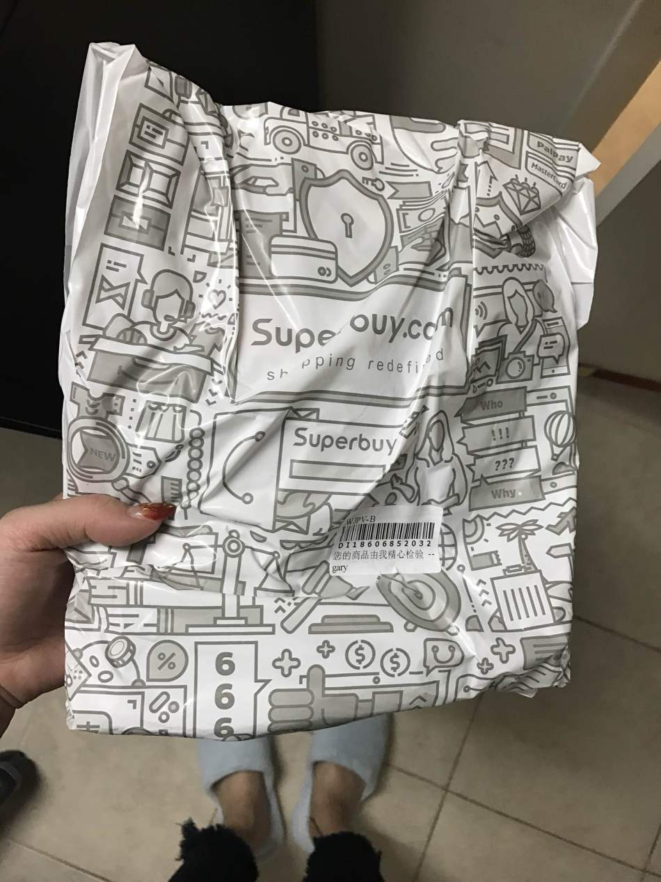 https://img1.superbuy.com/images/consult/2018/10/26/133e57bd0c0d2df86a3be7c108daedcb.jpg?x-oss-process=image/resize,w_950