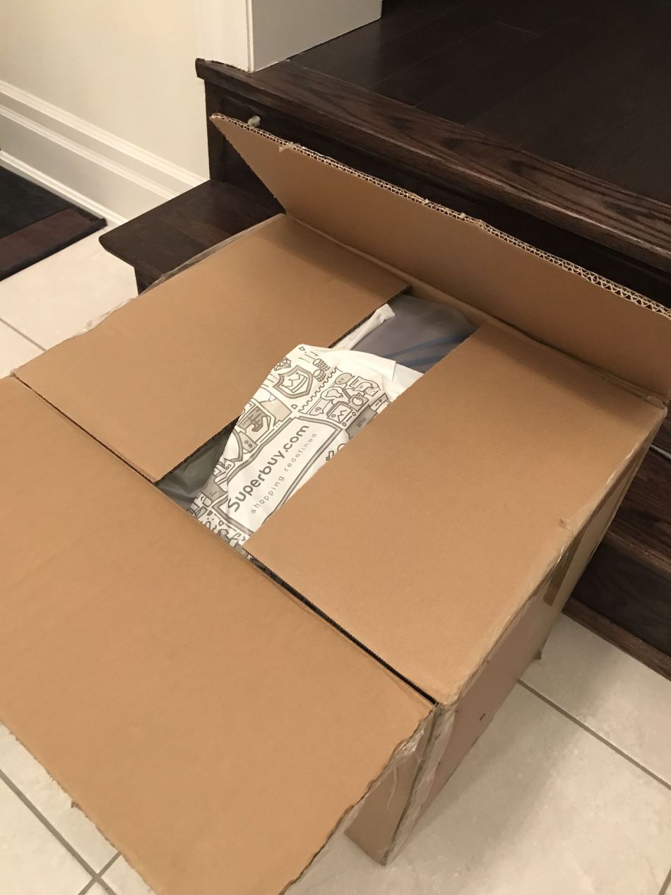 https://img1.superbuy.com/images/consult/2020/11/11/6106c483261150893a974281efaf9b08.jpg?x-oss-process=image/resize,w_950