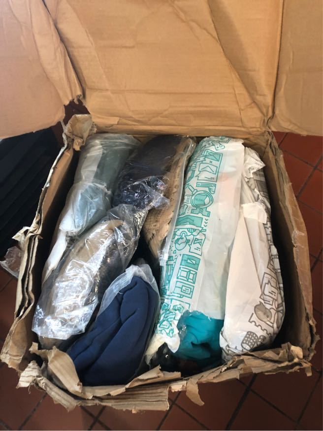 包裹破损好在衣服没少