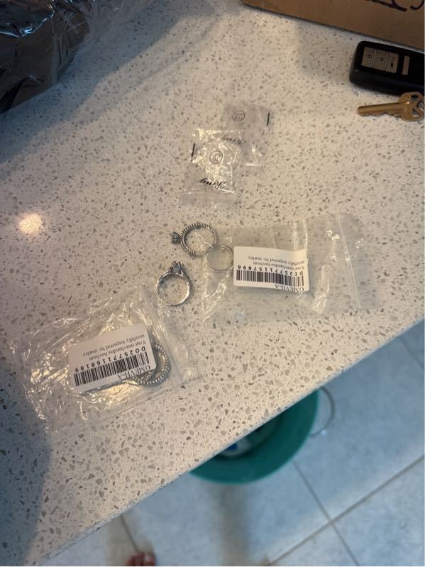 https://img1.superbuy.com/images/consult/2025/10/21/80b8a9e1dcaf242b410ddefdd93606fb.jpg?x-oss-process=image/resize,w_950