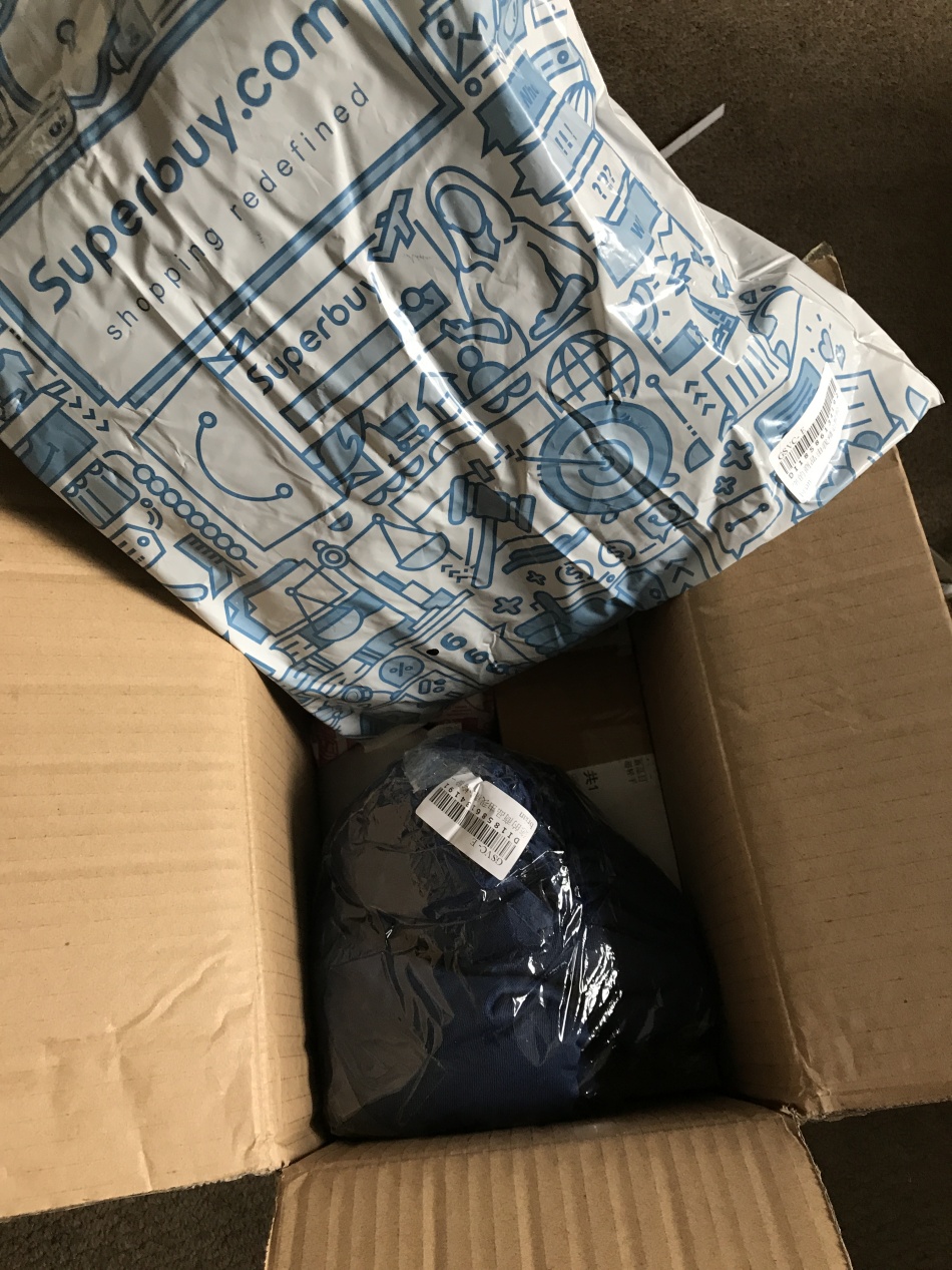 https://img1.superbuy.com/images/package/2018/08/30/4982284fd5fa926d9602b84397386afba3350.jpg?x-oss-process=image/resize,w_950