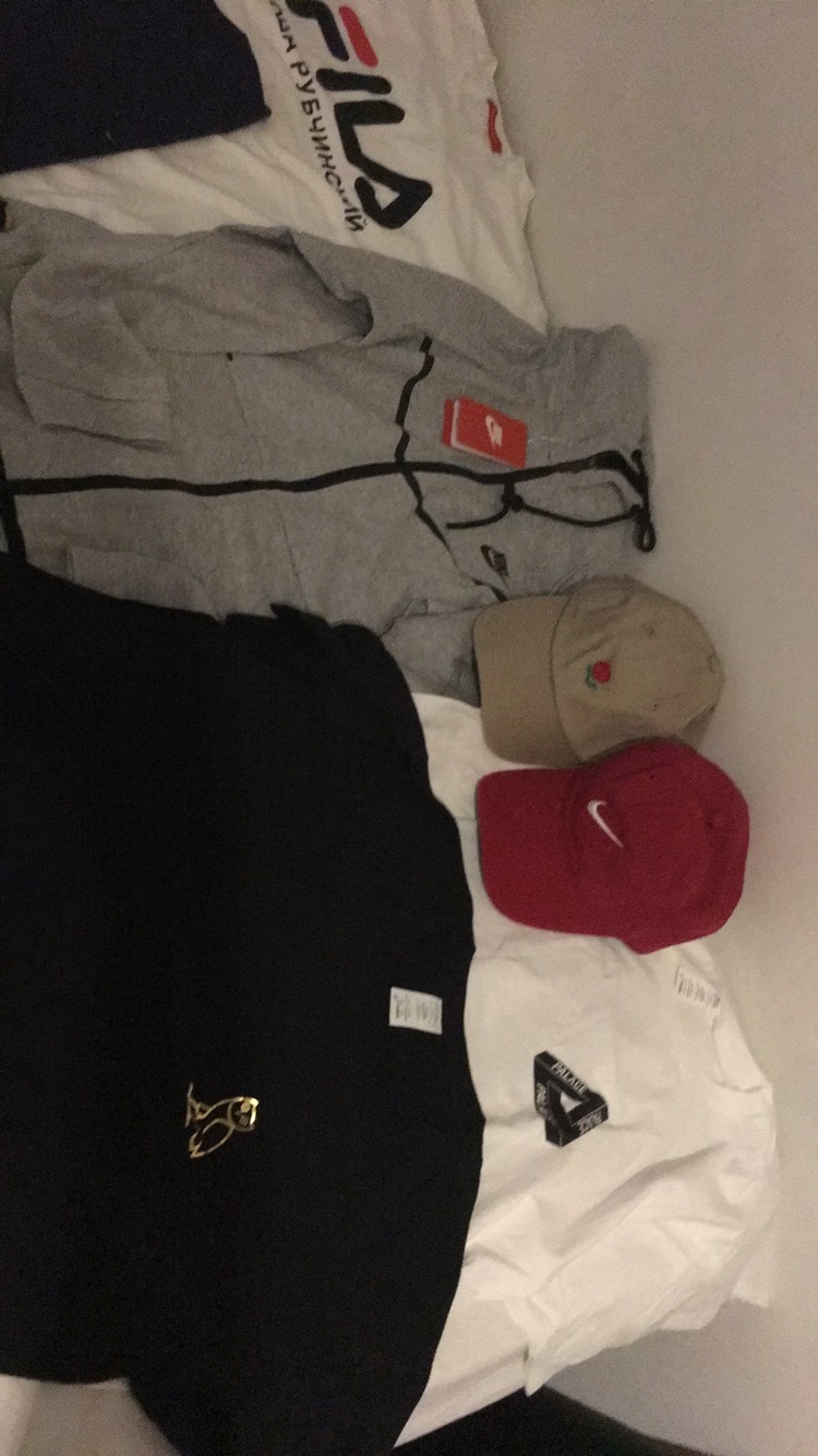 https://img1.superbuy.com/images/package/2018/09/01/1154205fb642c04e4aa23163eea3dc5f747ff44.jpg?x-oss-process=image/resize,w_950