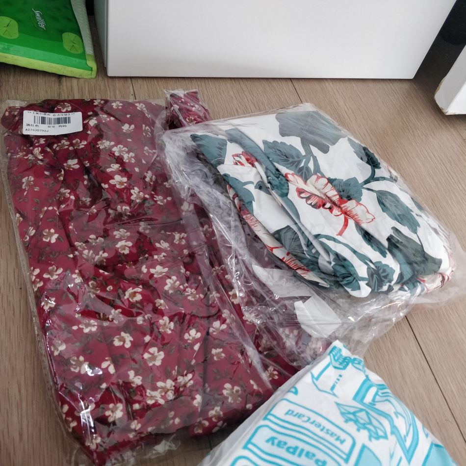 https://img1.superbuy.com/images/package/2021/05/21/16244297aaa90f6c32674083352fa92ae318547.jpg?x-oss-process=image/resize,w_950