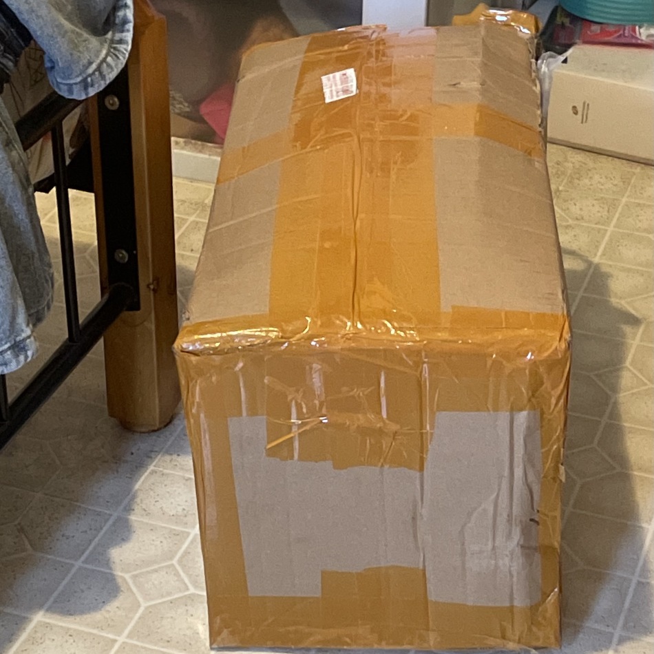 包裹打包的很结实东西也都完好无损物流很快唯一就是东西买了300出头