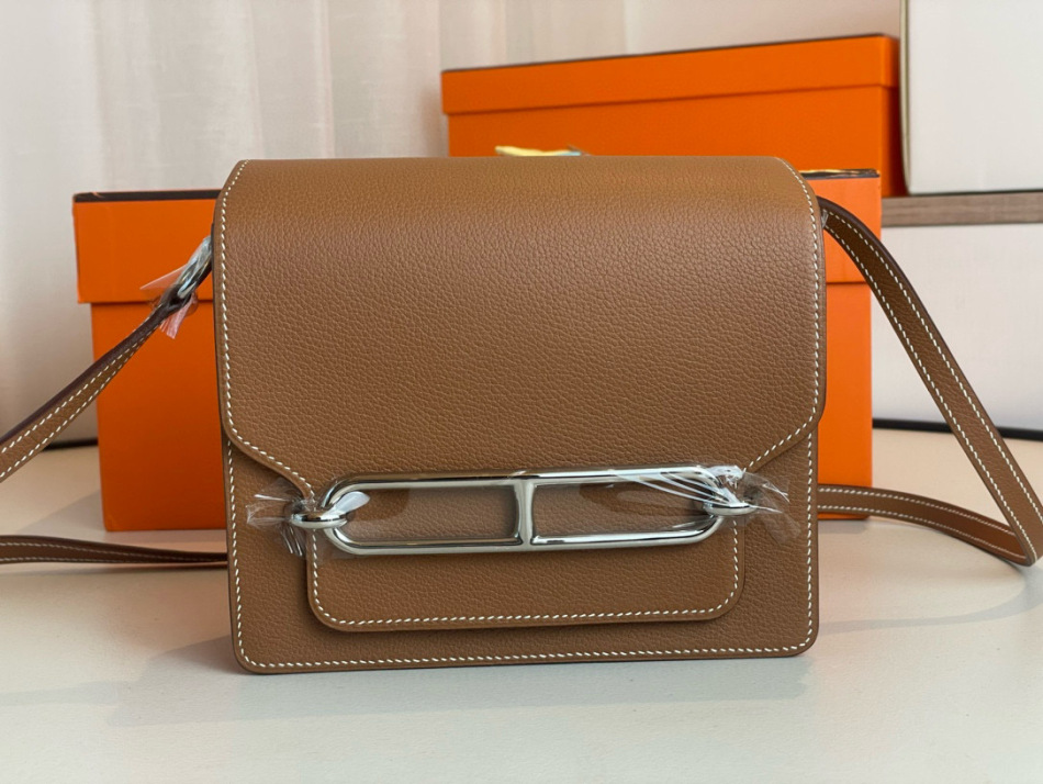 https://img1.superbuy.com/images/package/2024/12/05/2155196725dcff075d83505fa9b865cb4c5339e.jpg?x-oss-process=image/resize,w_950