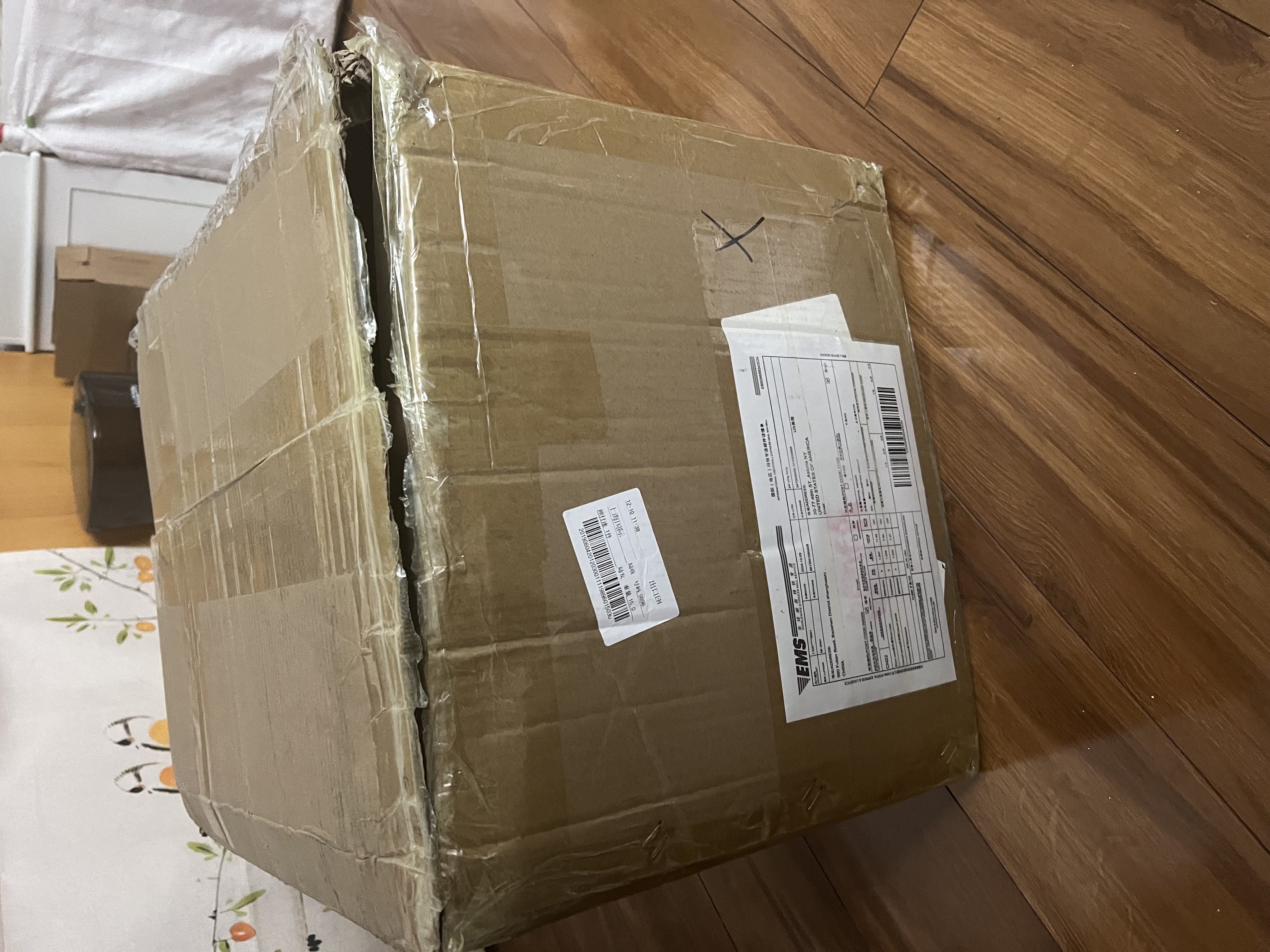 https://img1.superbuy.com/images/package/2025/01/15/329478bb27ab610ba73f3813ae800cfd38e67b.jpeg