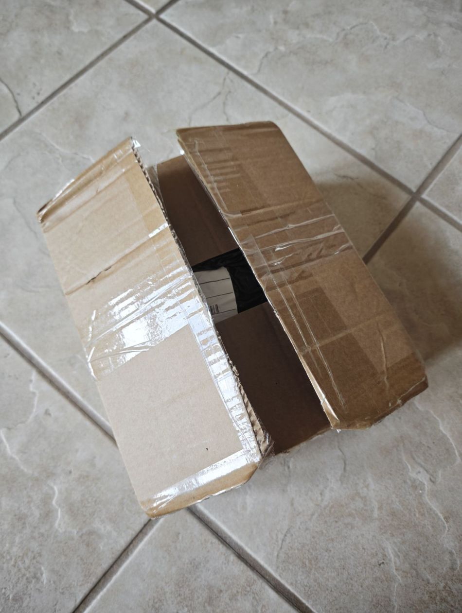 https://img1.superbuy.com/images/package/2026/06/19/11063853372a3190dec73f74dd339bd14b70589.jpg?x-oss-process=image/resize,w_950
